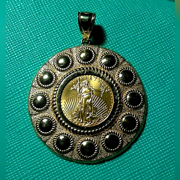 BNWT 14 KT. GOLD PENDANT 8.1 GR. & 22 KT. COIN IN CENTER UNIQUE LARGE GORGEOUS. - Picture 2 of 5